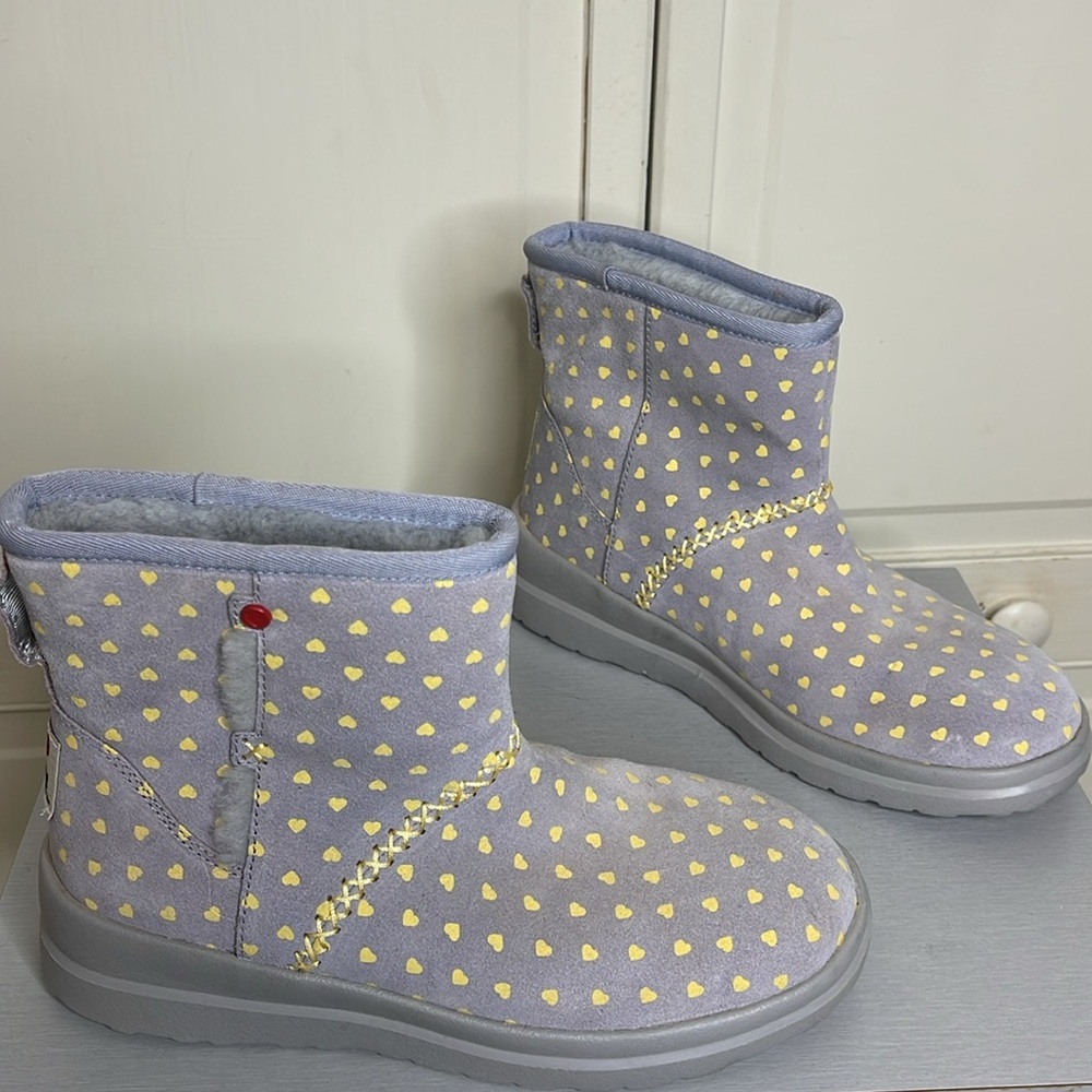 UGG AUSTRALIA Women’s I HEART UGG Low Cut Boot Grey/Yellow Hearts US Size 7 - Picture 3 of 7